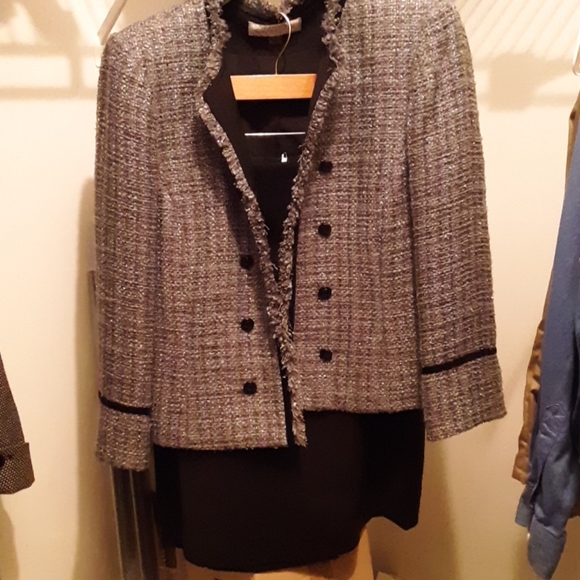 Womans suite - Picture 3 of 3